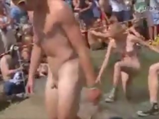 Dänisch jungs + frauen lauf nackt = roskilde festival 2010