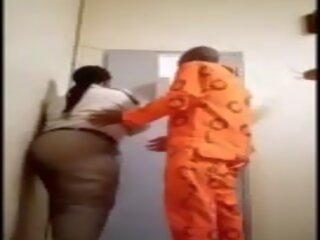 Žena vězení warden dostane v prdeli podle inmate: volný dospělý klip b1