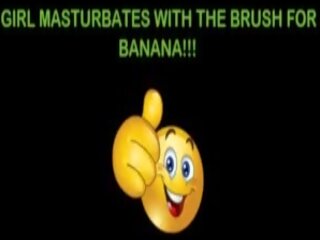 Sexy adolescent masturbe avec la brosse pour ma grand banane